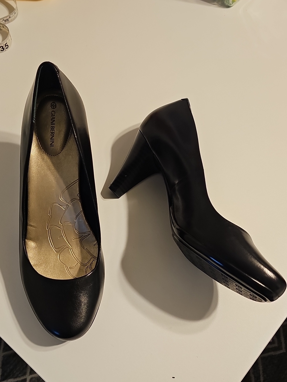 Giani Bernini Black Leather Mid Heel Pumps